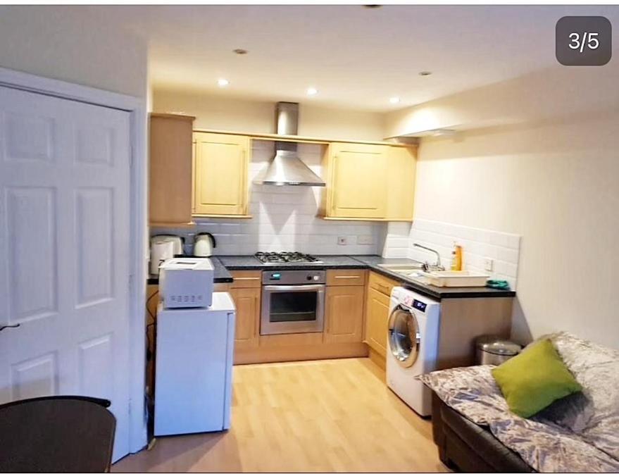 Pinfold Court Apartments Knowsley Kültér fotó